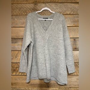 Banana Republic Womens Wool Blend V-Neck Knit Sweater Size XL, fits like XXL.